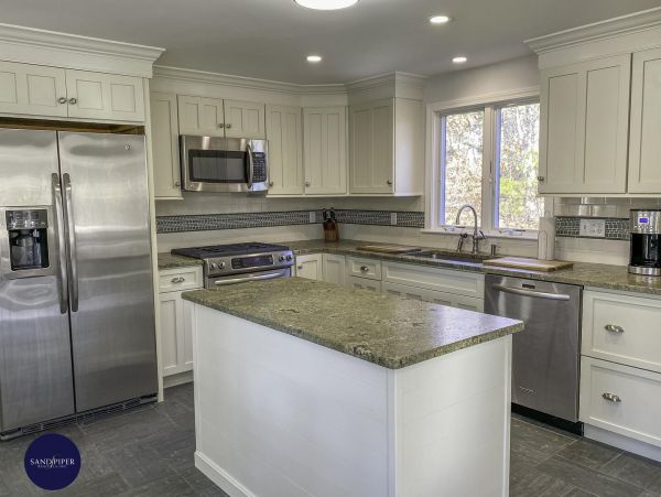 Cape Cod Home 995266