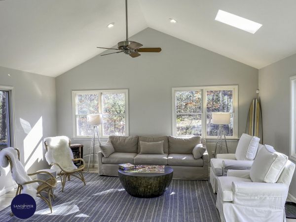 Cape Cod Home 995266