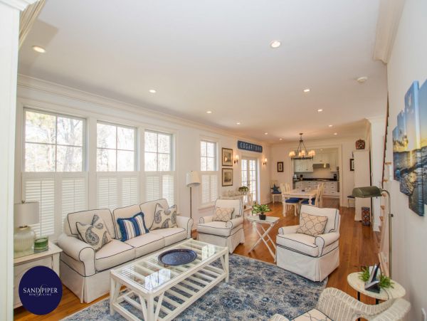 Cape Cod Home 995267