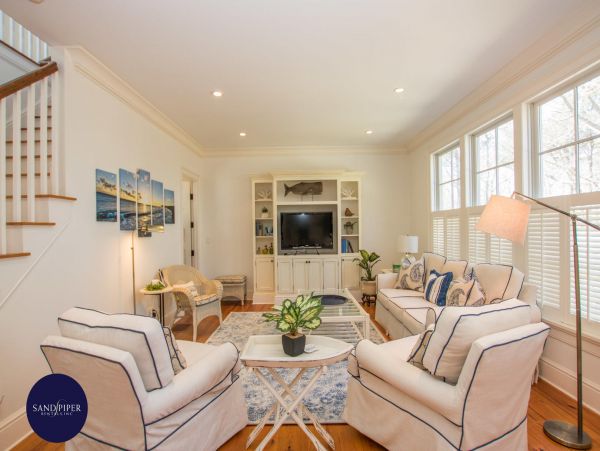 Cape Cod Home 995267
