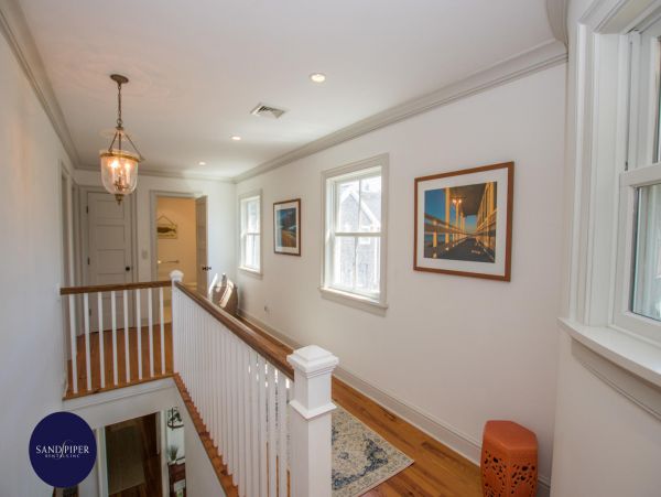 Cape Cod Home 995267
