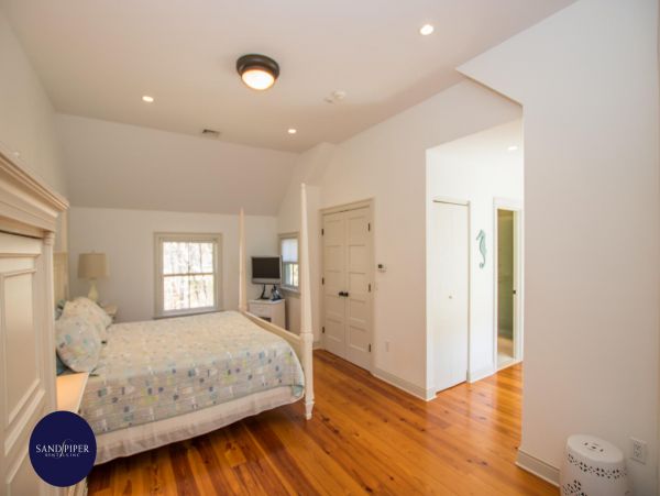 Cape Cod Home 995267