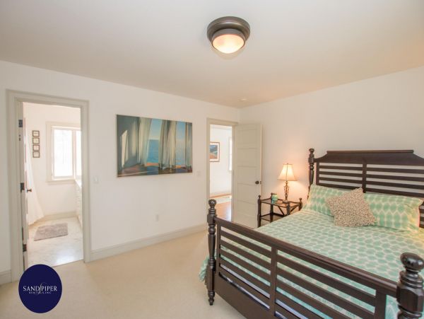 Cape Cod Home 995267