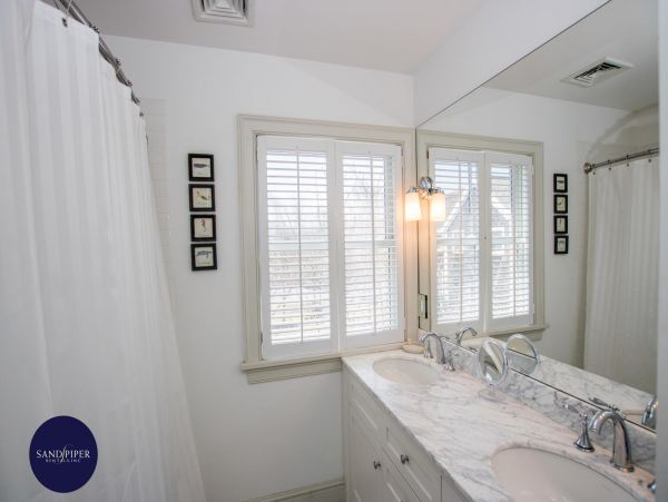 Cape Cod Home 995267