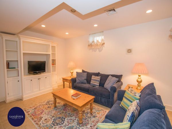Cape Cod Home 995267