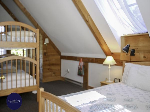 Cape Cod Home 995269