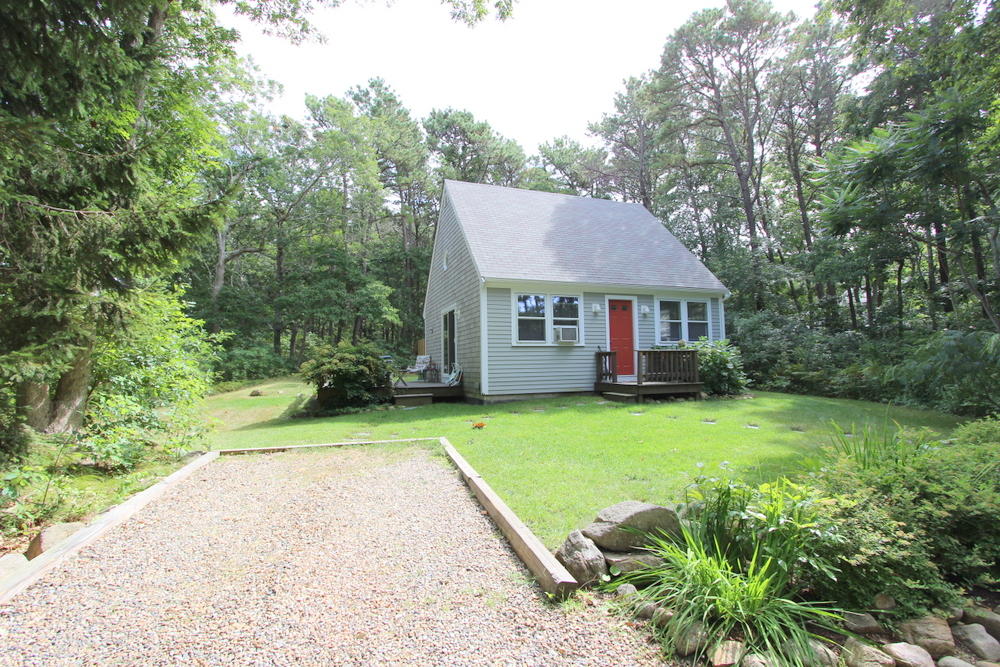 Cape Cod Home 995270