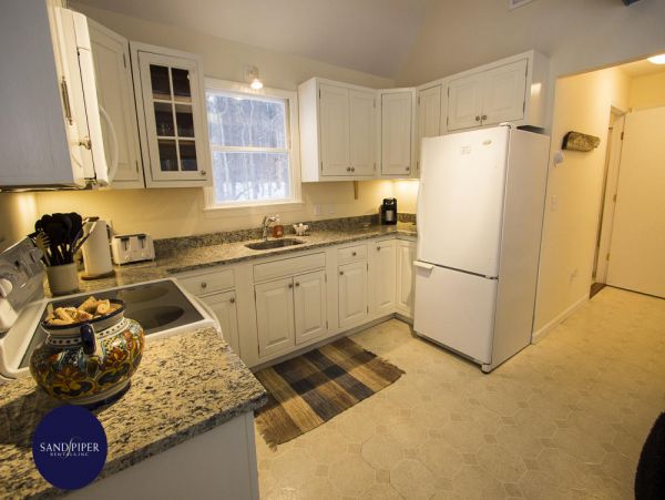 Cape Cod Home 995270