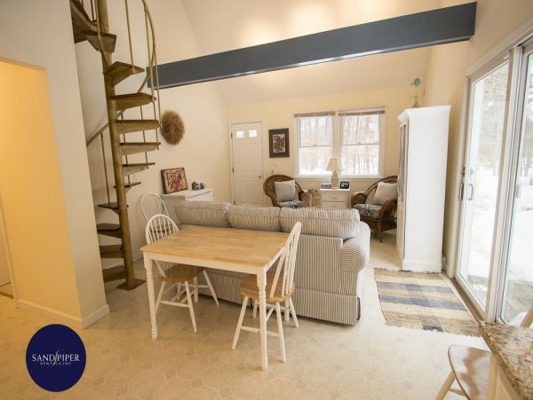 Cape Cod Home 995270