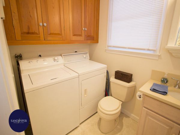 Cape Cod Home 995270