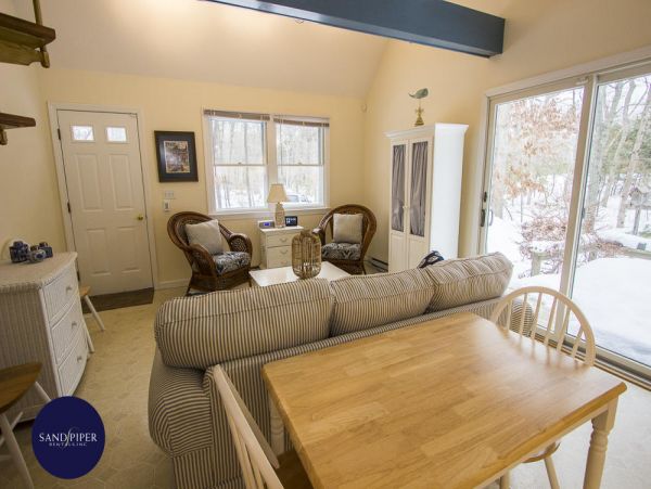 Cape Cod Home 995270
