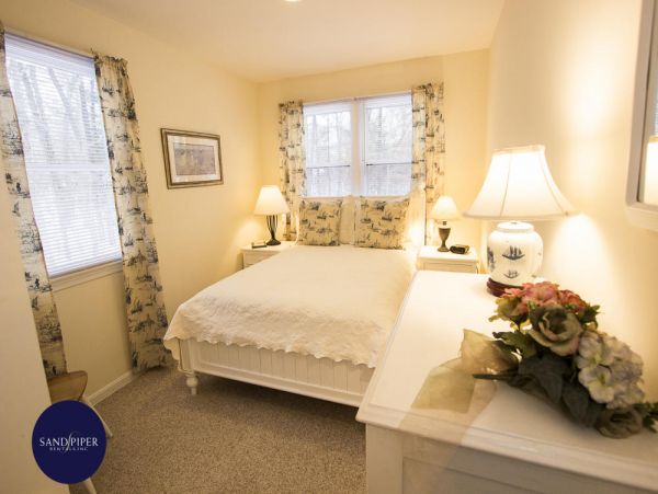 Cape Cod Home 995270