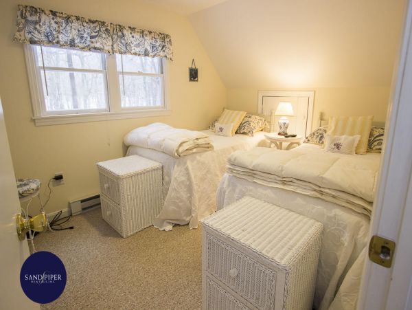 Cape Cod Home 995270