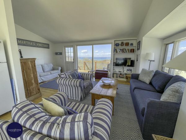 Cape Cod Home 995272