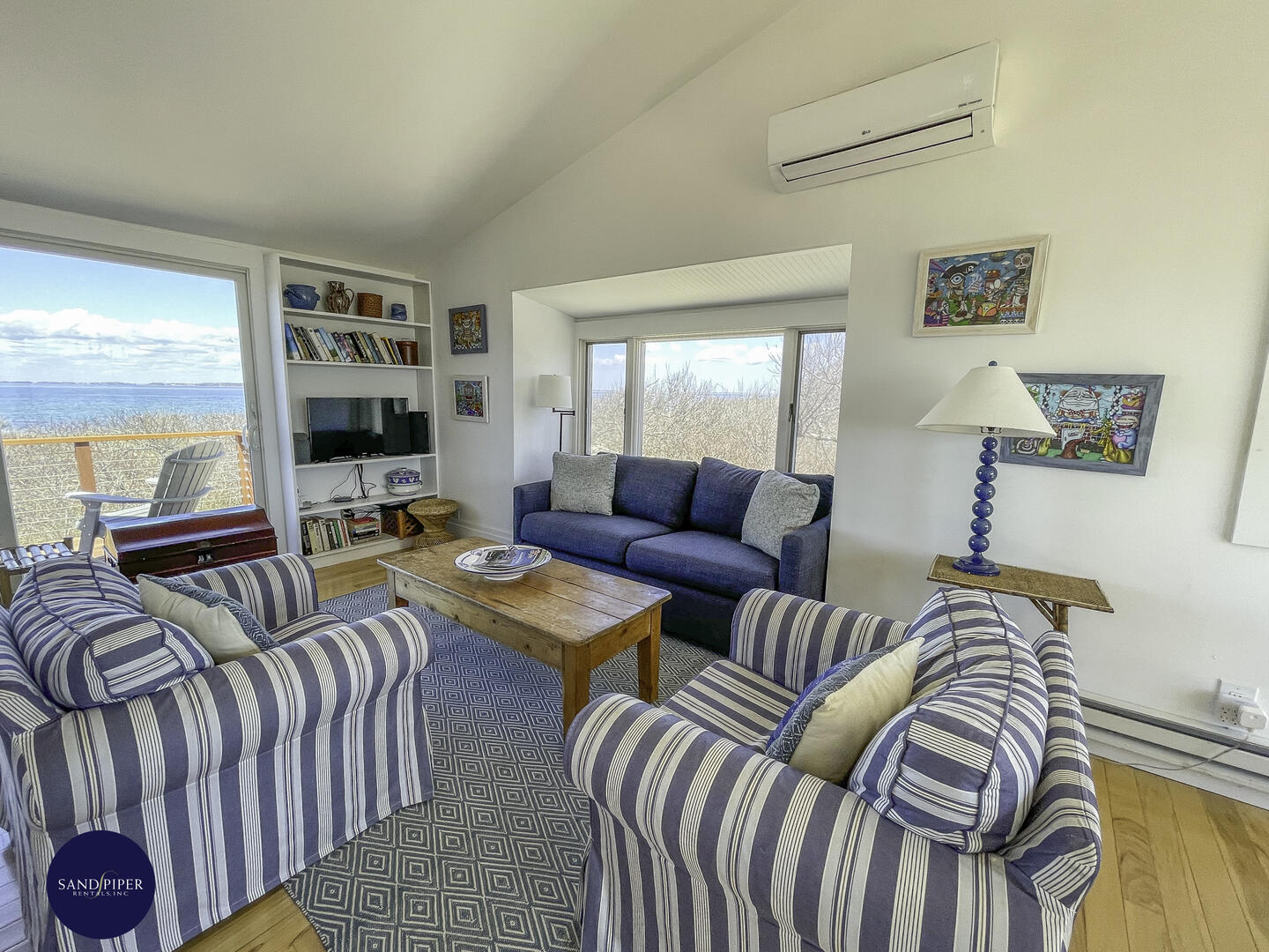 Cape Cod Home 995272