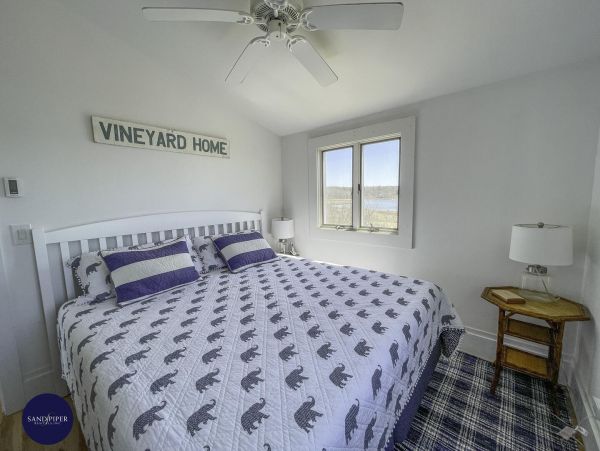 Cape Cod Home 995272