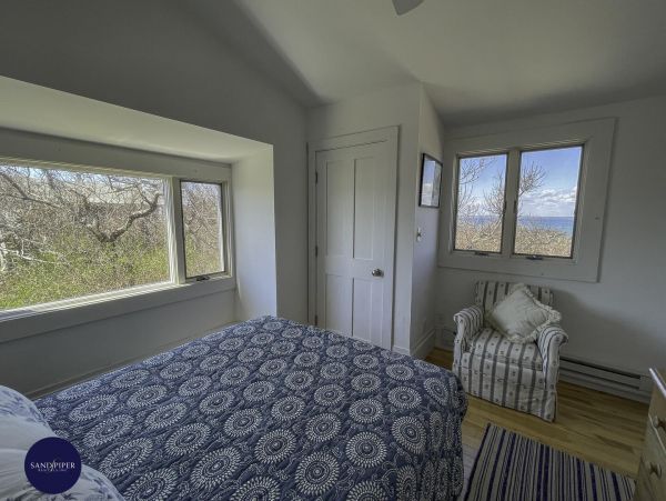 Cape Cod Home 995272