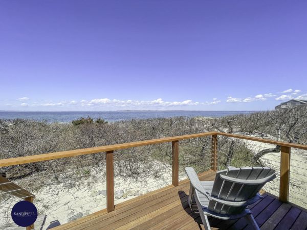 Cape Cod Home 995272