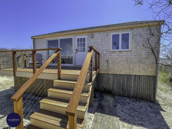 Cape Cod Home 995272