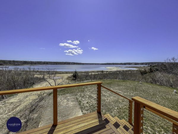 Cape Cod Home 995272
