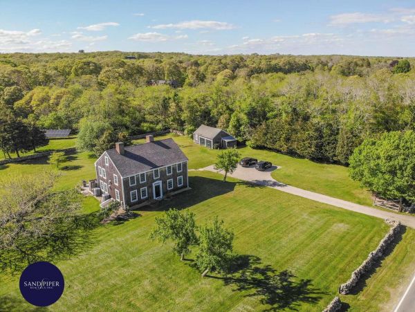 Cape Cod Home 995273