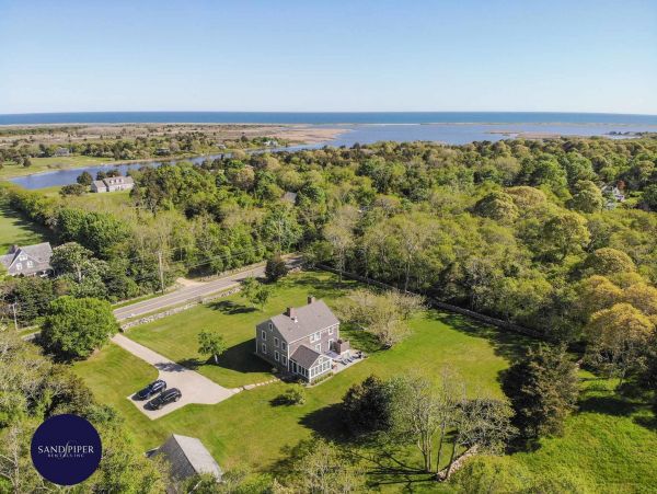 Cape Cod Home 995273