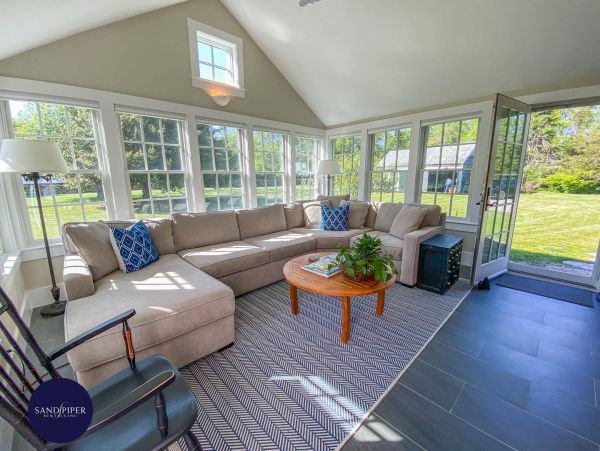 Cape Cod Home 995273