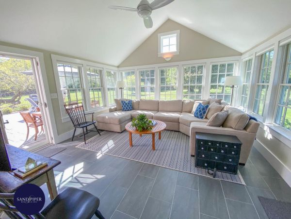 Cape Cod Home 995273