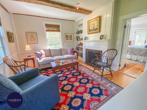 Cape Cod Home 995273