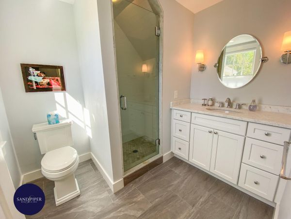 Cape Cod Home 995273