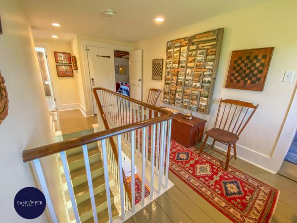 Cape Cod Home 995273