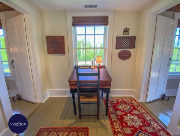 Cape Cod Home 995273