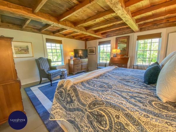 Cape Cod Home 995273