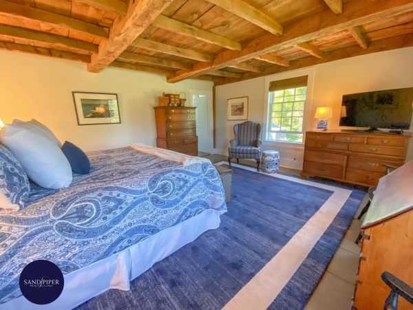 Cape Cod Home 995273