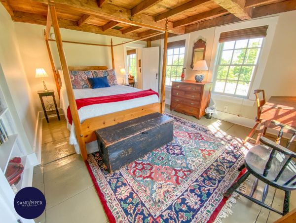 Cape Cod Home 995273