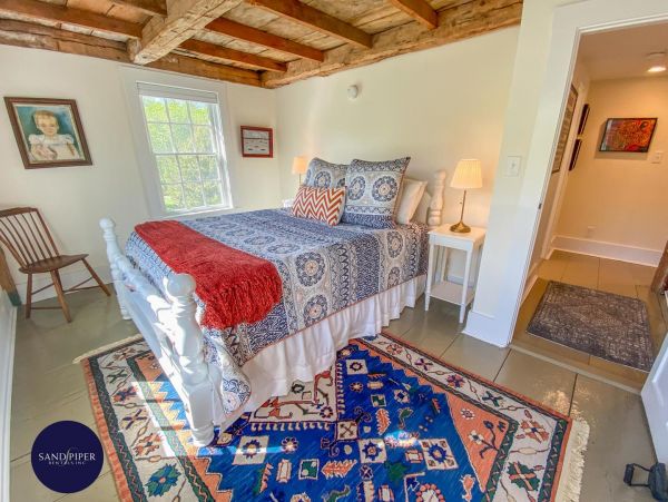 Cape Cod Home 995273