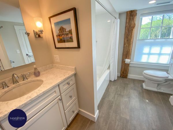 Cape Cod Home 995273