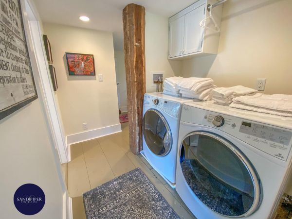 Cape Cod Home 995273