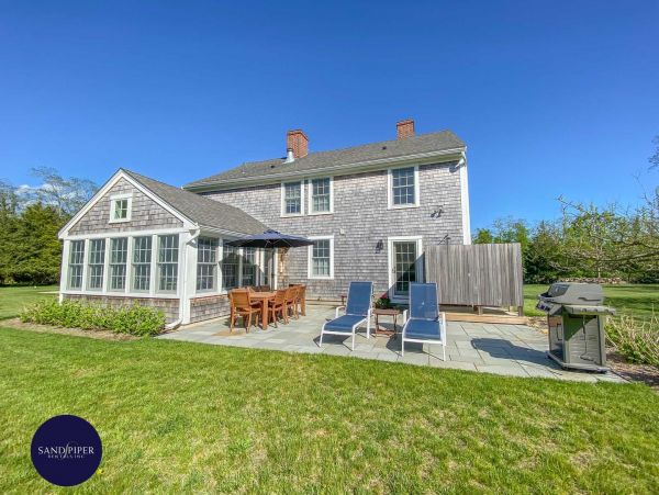 Cape Cod Home 995273