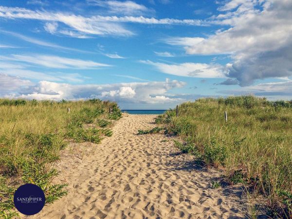 Cape Cod Home 995273