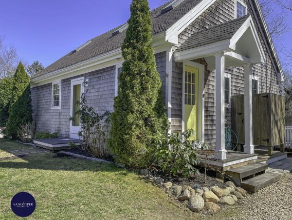 Cape Cod Home 995274