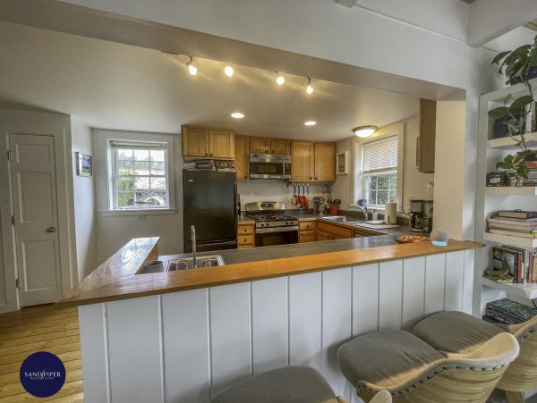 Cape Cod Home 995274