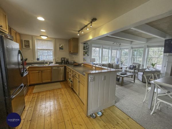 Cape Cod Home 995274