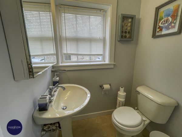 Cape Cod Home 995274
