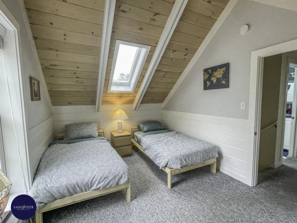Cape Cod Home 995274