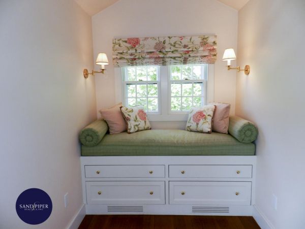 Cape Cod Home 995275