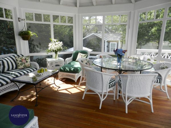 Cape Cod Home 995275