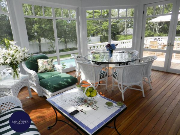 Cape Cod Home 995275