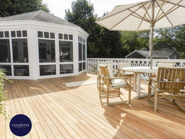 Cape Cod Home 995275