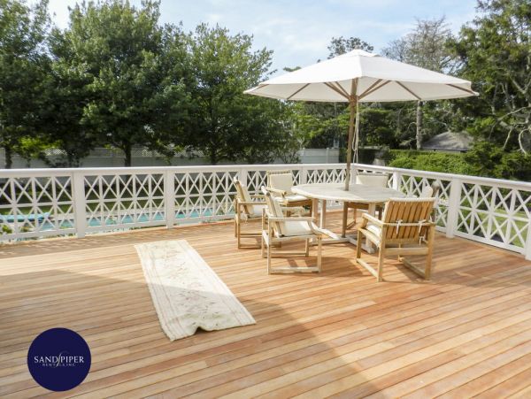 Cape Cod Home 995275
